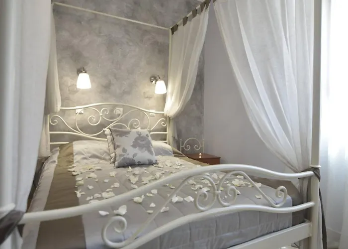 Polydefkis Kamari (Santorini)