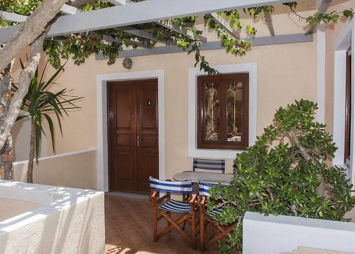 Polydefkis Kamari (Santorini)