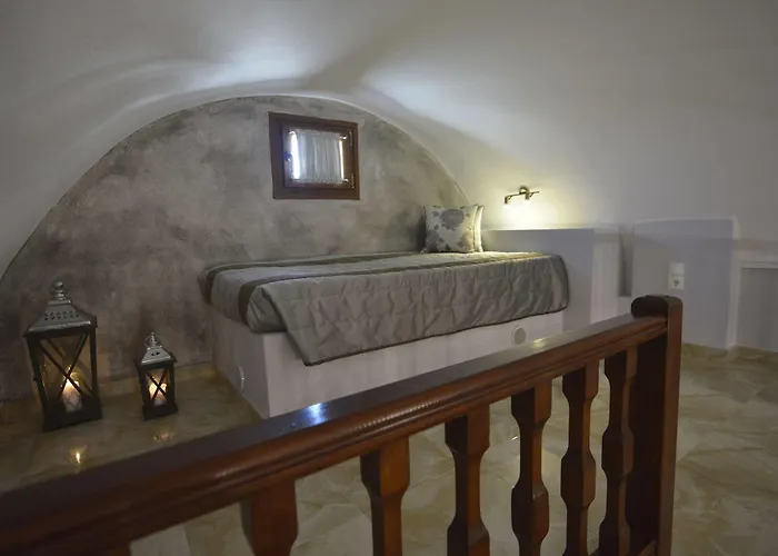 Polydefkis Kamari (Santorini)