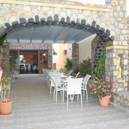 Polydefkis Kamari (Santorini)